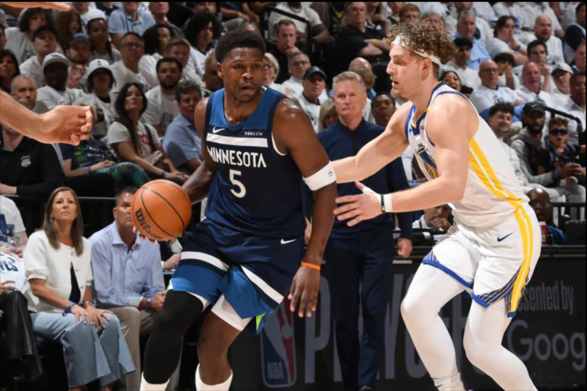 NBA季后赛冲刺阶段走向成谜；西汉姆刷新队史纪录；更衣室稳定；医务组通报恢复的简单介绍